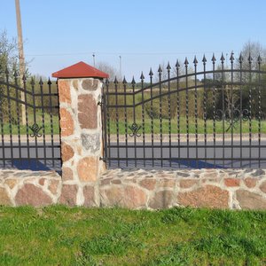 Płot z kamienia