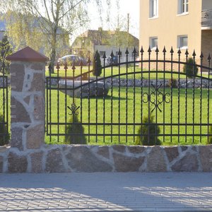 Płot z kamienia